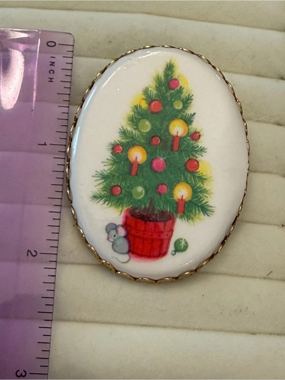 Vintage Hallmark Cameo Holiday Christmas Tree Mouse Brooch Pin Festive Gold